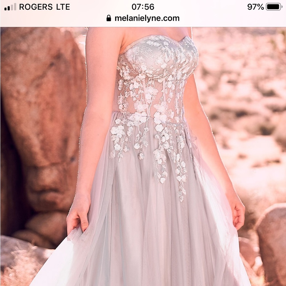 Beautiful corset style prom dress - Picture 4 of 7